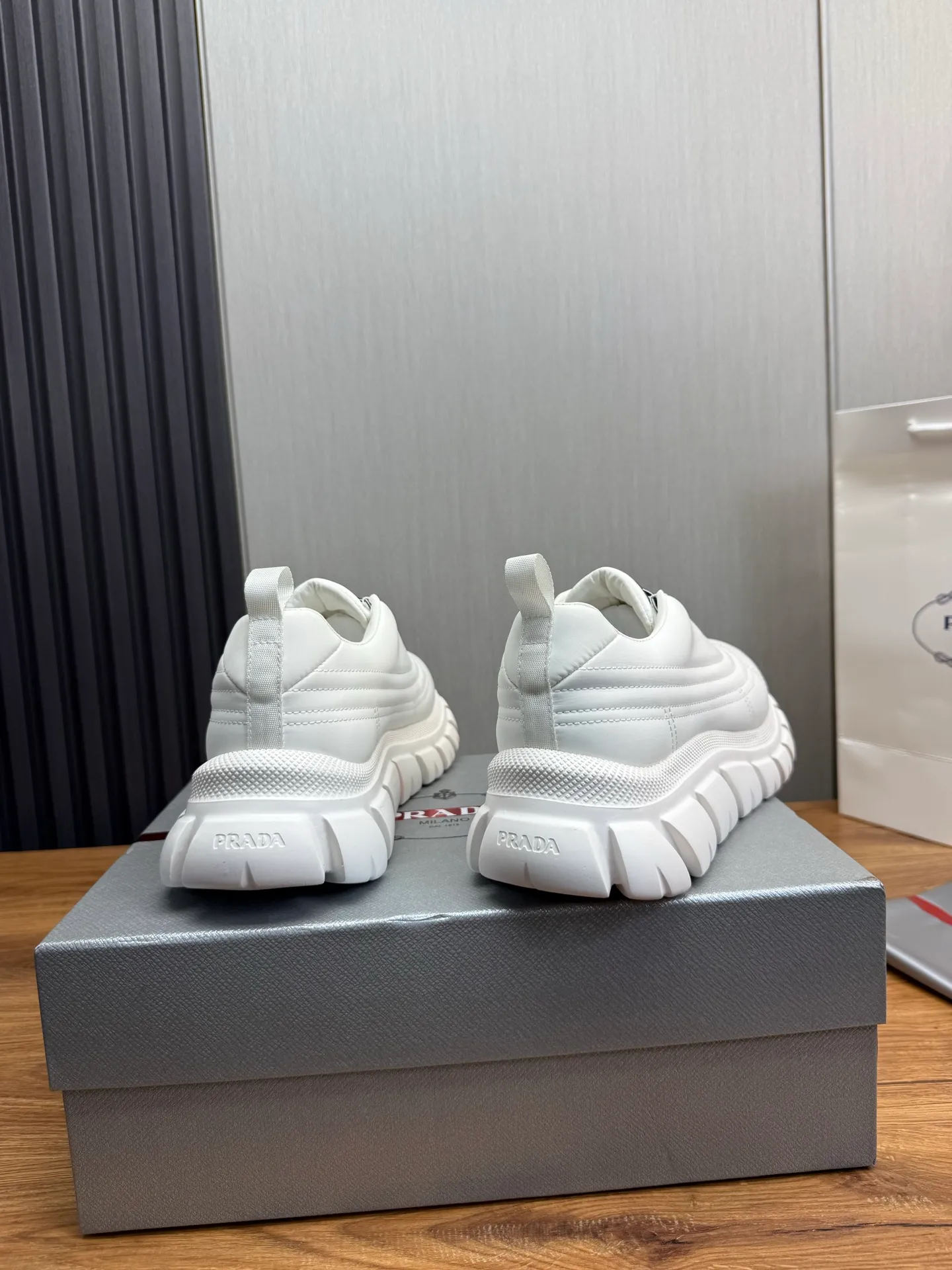 Men's shoes 💰580💰 [PRADA] Men's shoes are popular in the counter, official website synchronization, 1 high-quality shipment ✔️Imported waterproof fabric + cowhide lining, 1🆚1 replica, original sole, 38-45 (45 customized, non-refundable)